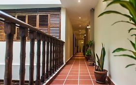 Armenian Suite Hotel  2*